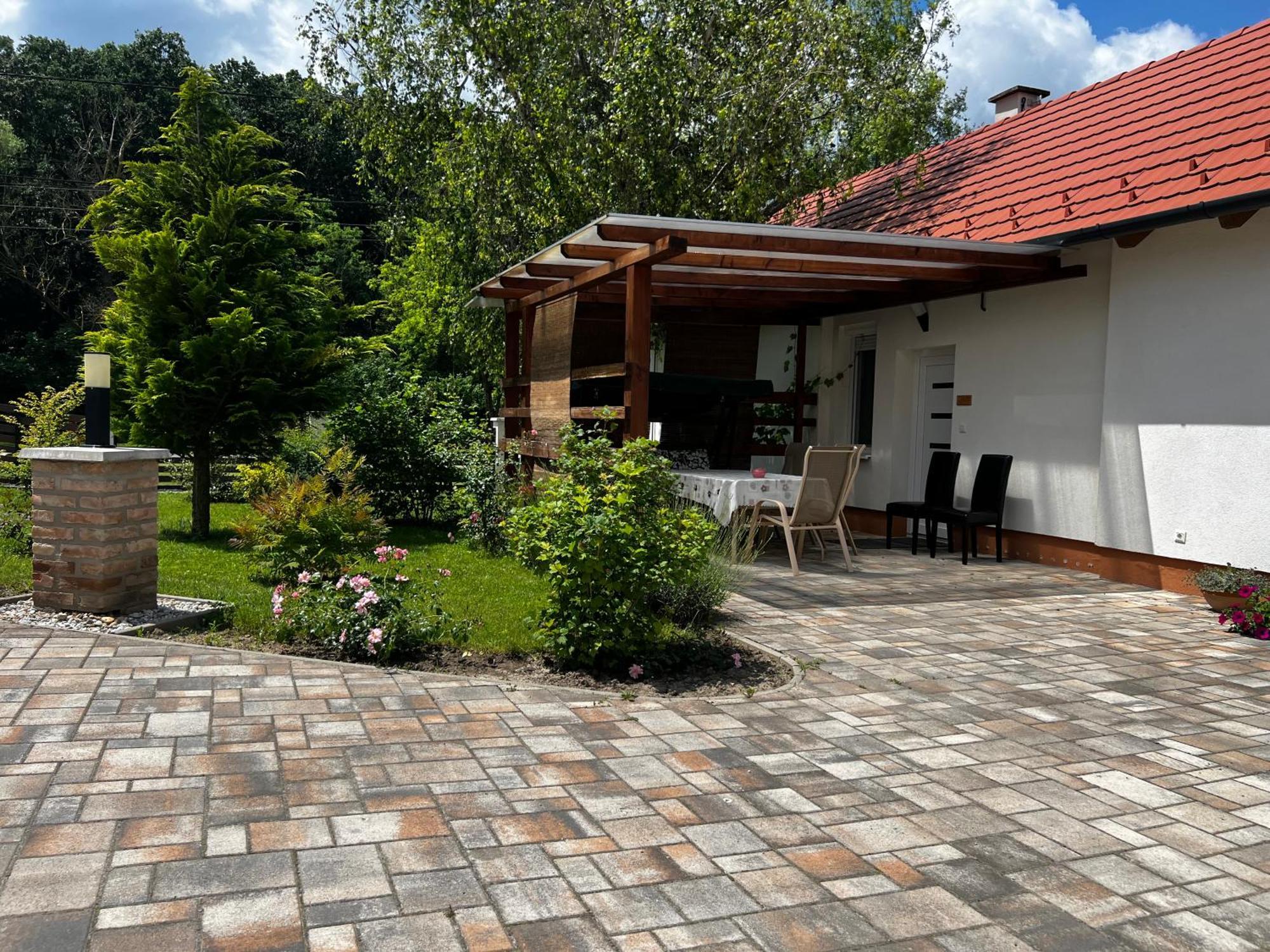 Dreko Panzio & Borbisztro Bed & Breakfast Gyorujbarat Exterior photo