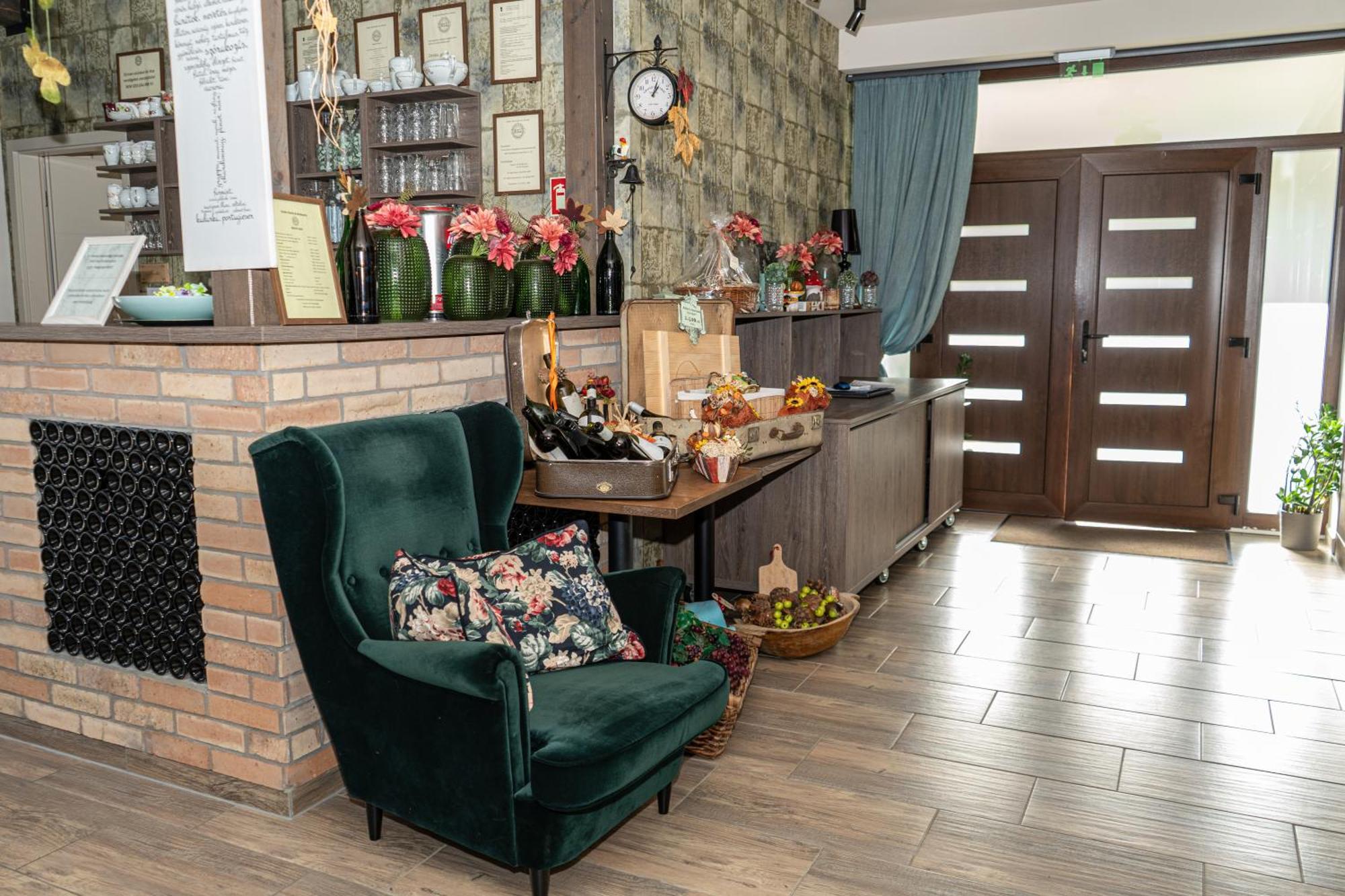 Dreko Panzio & Borbisztro Bed & Breakfast Gyorujbarat Exterior photo