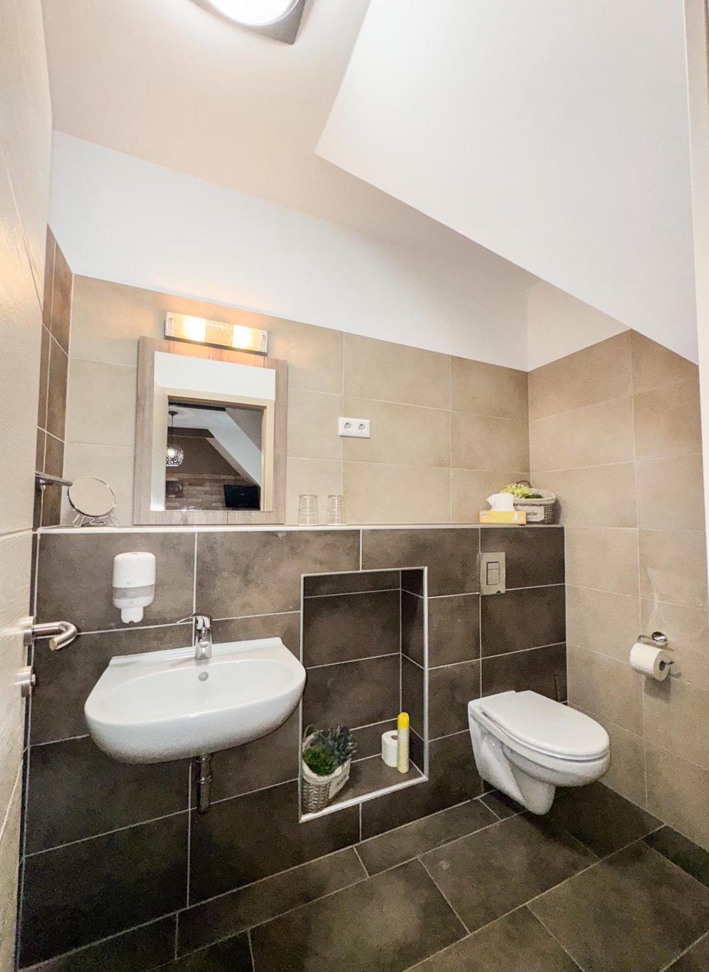 Dreko Panzio & Borbisztro Bed & Breakfast Gyorujbarat Exterior photo