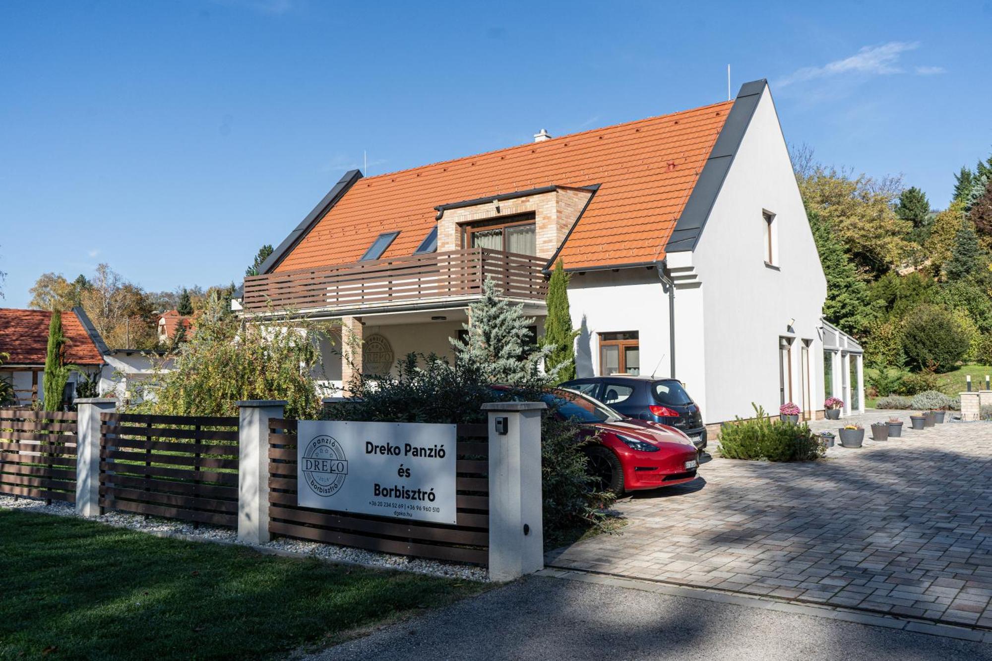 Dreko Panzio & Borbisztro Bed & Breakfast Gyorujbarat Exterior photo