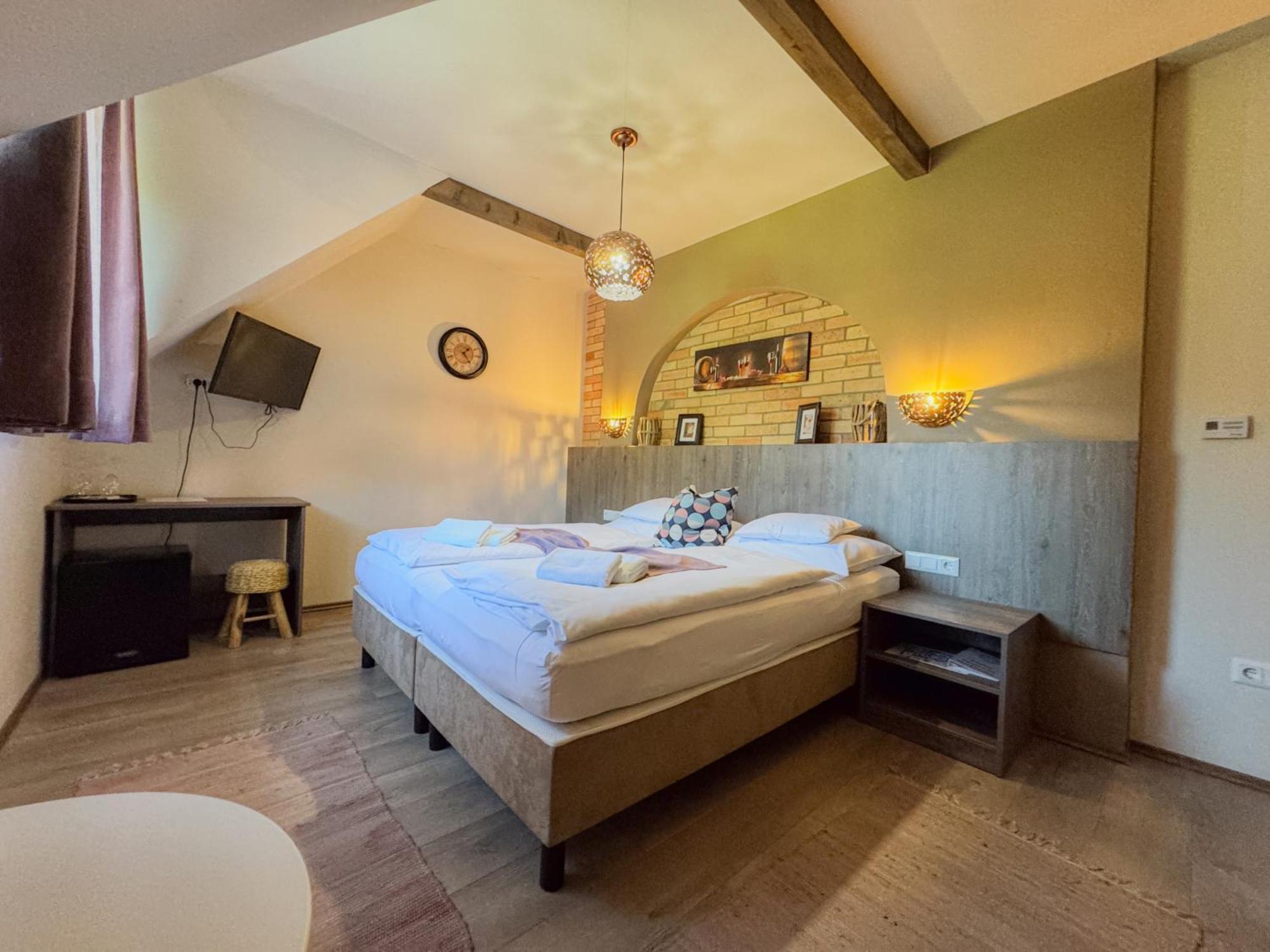Dreko Panzio & Borbisztro Bed & Breakfast Gyorujbarat Exterior photo
