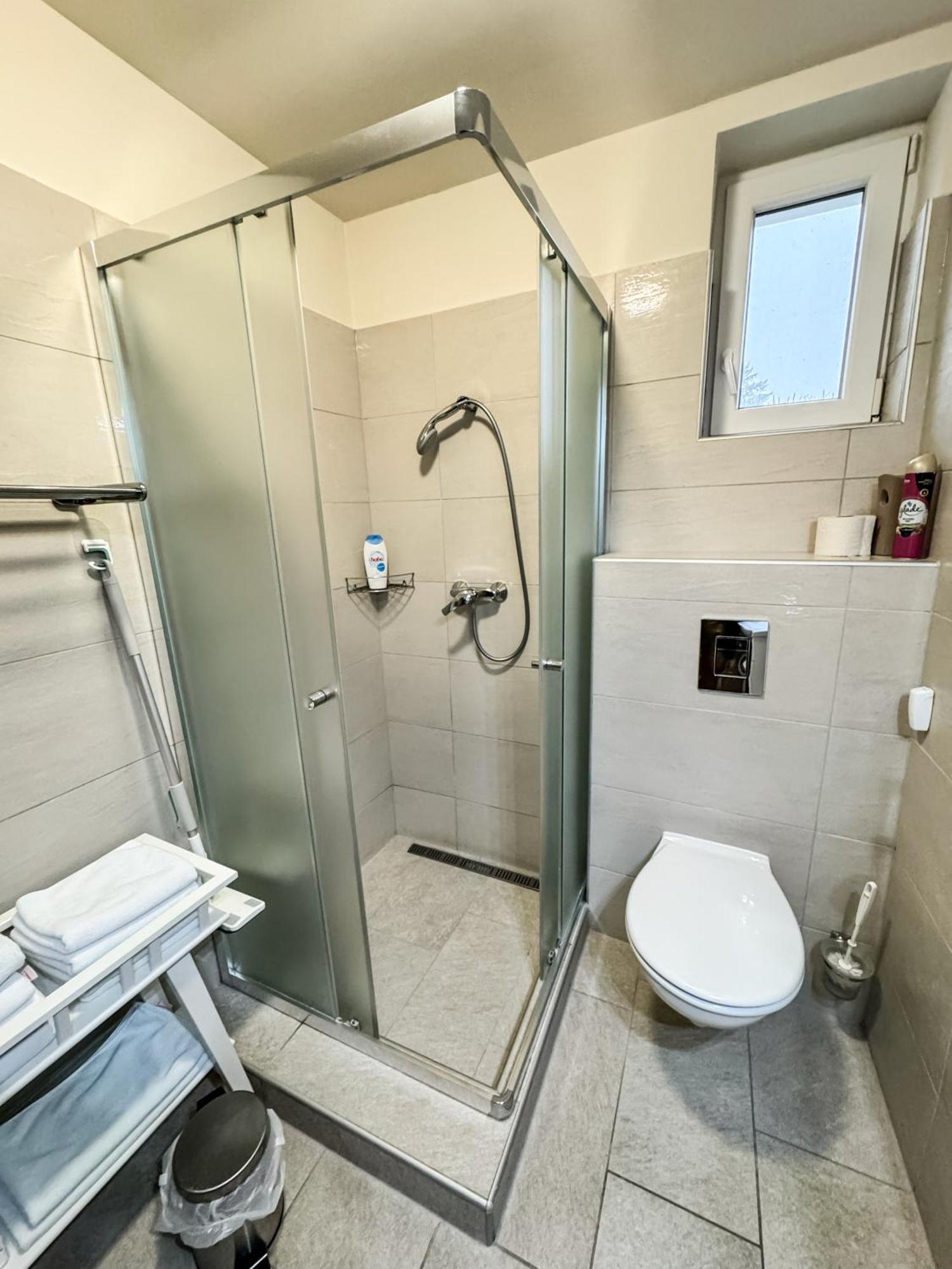 Dreko Panzio & Borbisztro Bed & Breakfast Gyorujbarat Exterior photo